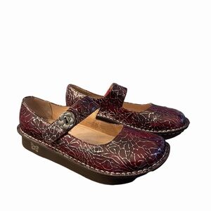 Alegria Paloma Wine Etched Patterned Mary Jane Flats. Size 41 (10.5-11)